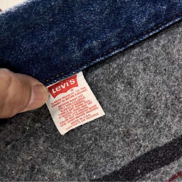 Vintage 90’s Levi’s blanket lined jean jacket - Picture 6 of 8